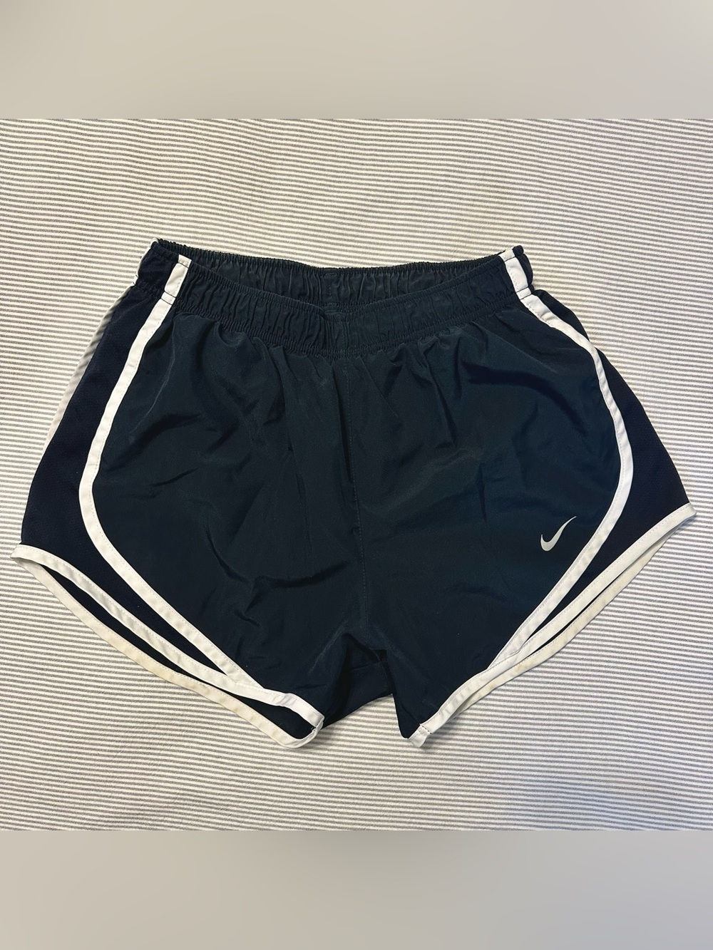 Nike Women's Navy Tempo Shorts - Small